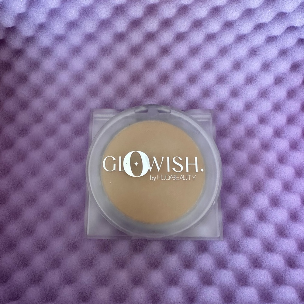GloWish Luminous Pressed Powder NEVER BEEN USED